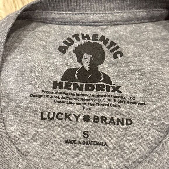 Lucky Brand Hendrix Circle Glitter Classic Graphic T-Shirt size small - Picture 3 of 4